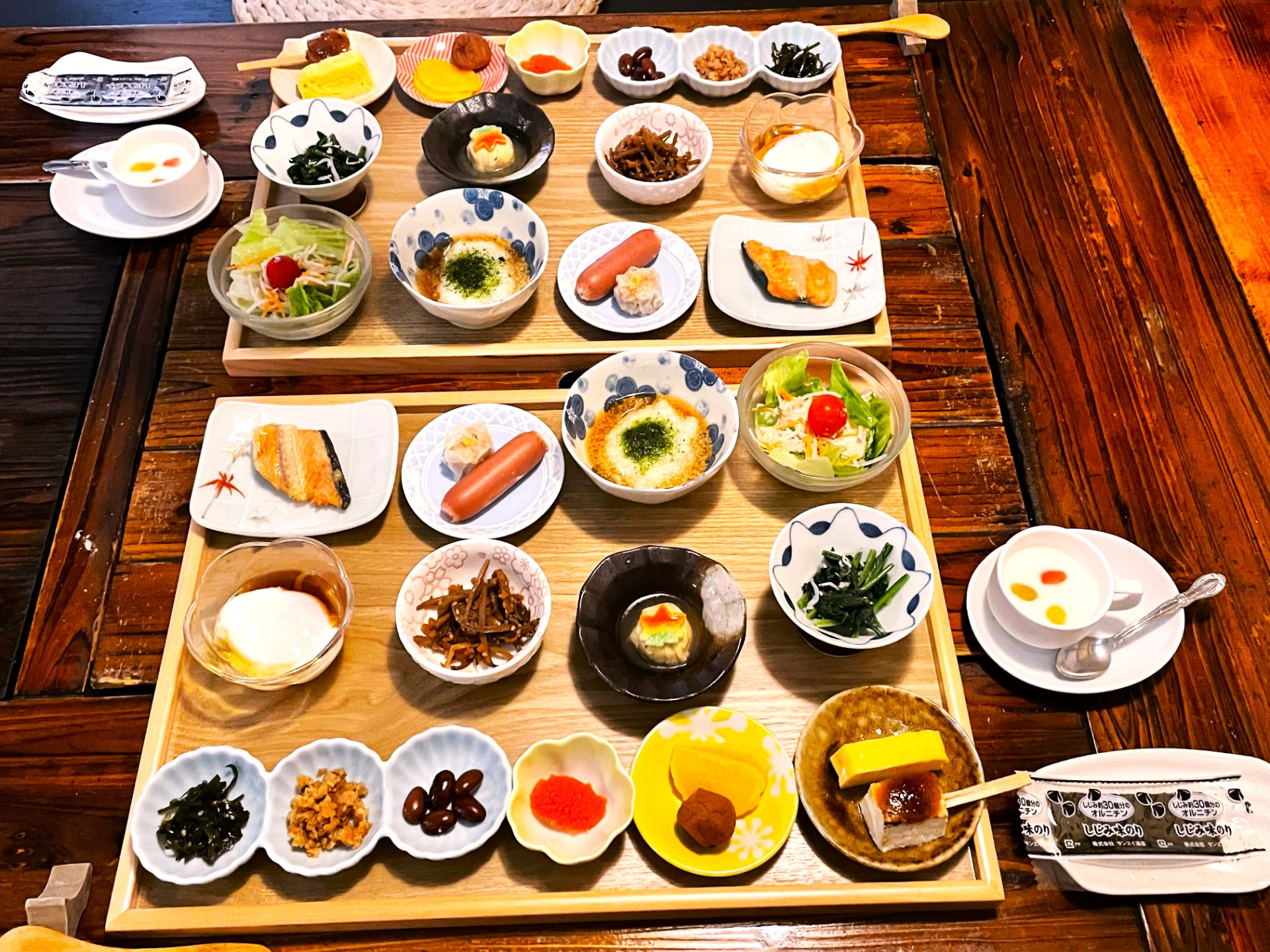 朝食です。
お客様ごとにお時間に合わせて炊き上げる土鍋ご飯!